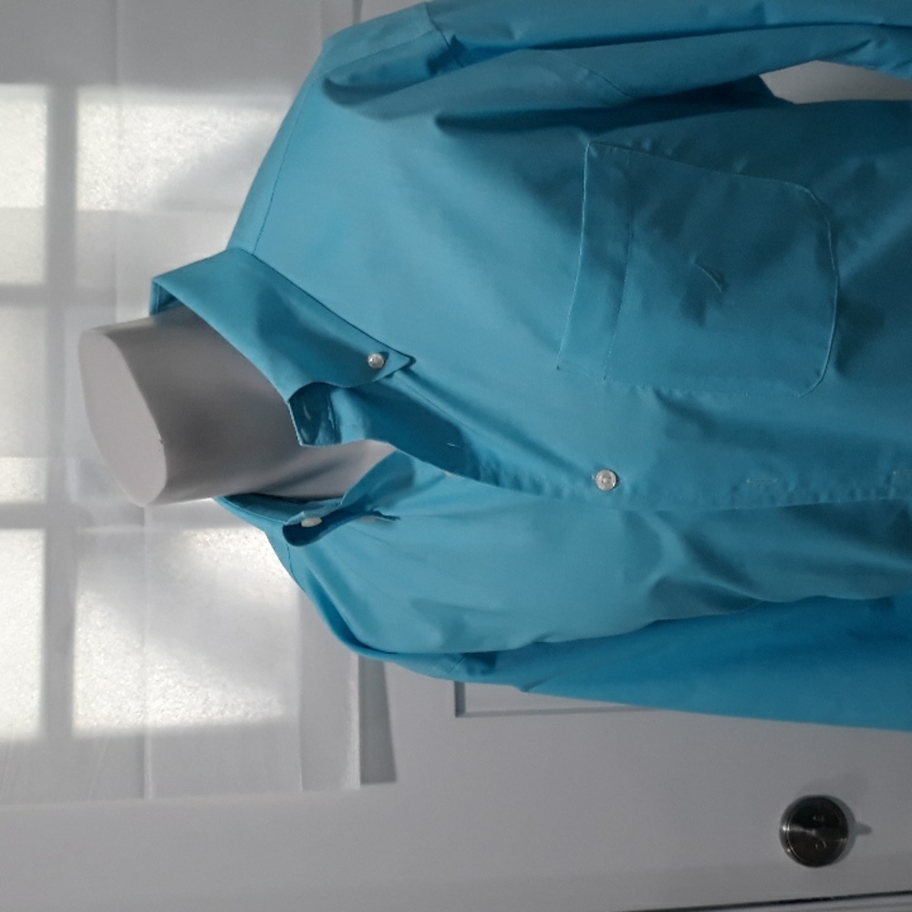 Nautica mens aqua blue cotton shirt. Size 16.5 x 34/35. Recently dry cleaned